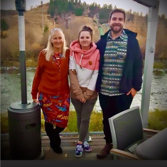 Meet your Posher, Hannah - Picture 3 of 3